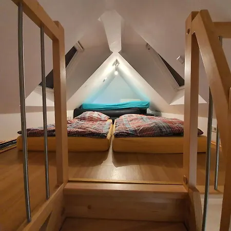 Idyllische Penthouse-wohnung In Super Lage *