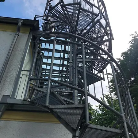 Idyllische Penthouse-wohnung In Super Lage * München