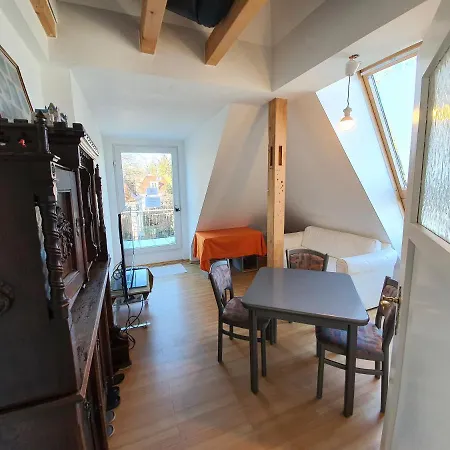 Idyllische Penthouse-wohnung In Super Lage *